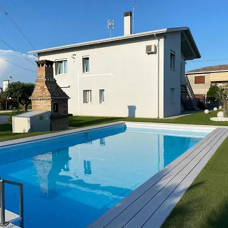 House With Pool And Park - Convenient For Venice And The Sea! דירה
